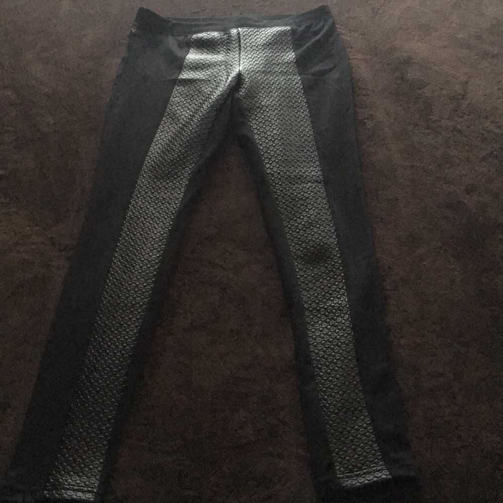 Hue Black faux leather & material leggings Med